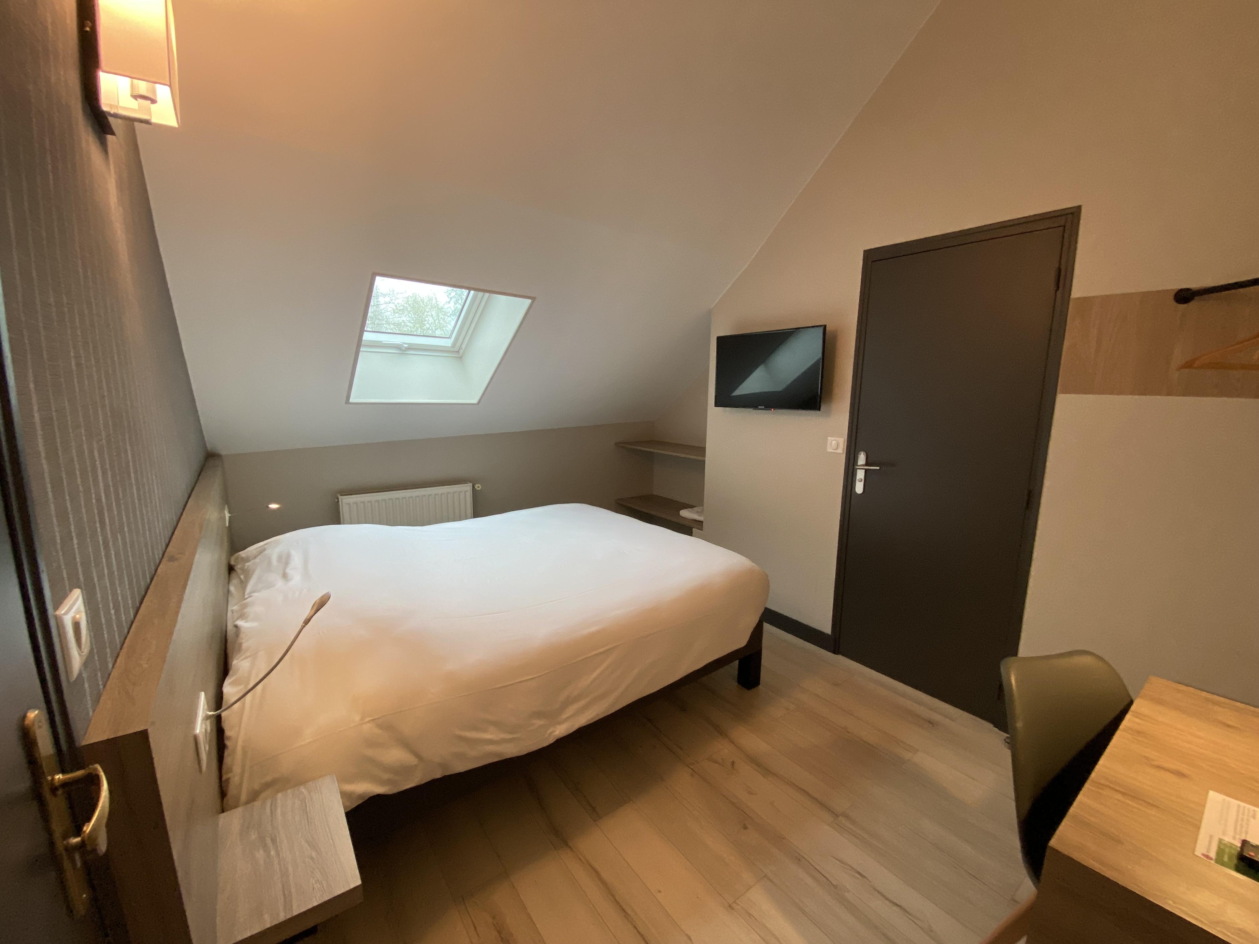 Logis - Hotel & Restaurant Saint Nicolas Chaumont-en-Vexin Εξωτερικό φωτογραφία