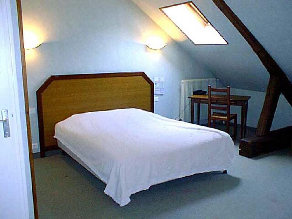 Logis - Hotel & Restaurant Saint Nicolas Chaumont-en-Vexin Εξωτερικό φωτογραφία